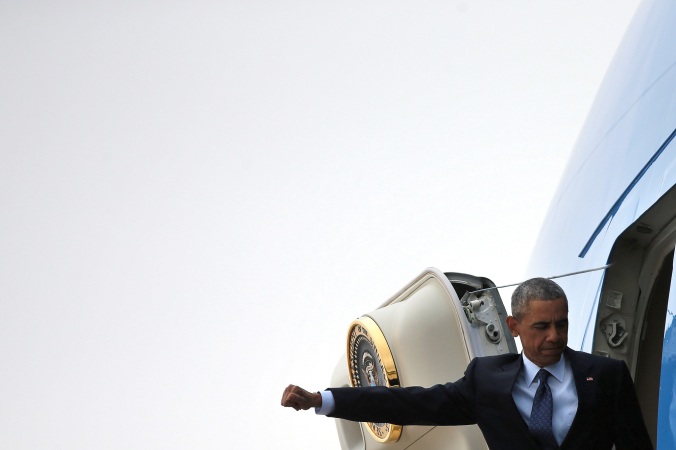 Barack Obama prima di salire sull'Air Force One in direzione Orlando, per ricordare le vittime della strage di Orlando